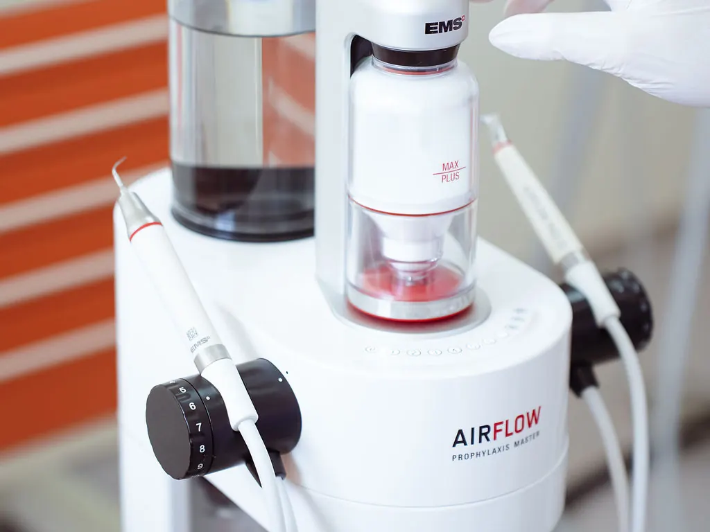 Přístroj EMS AIRFLOW Prophylaxis Master pro dentální hygienu